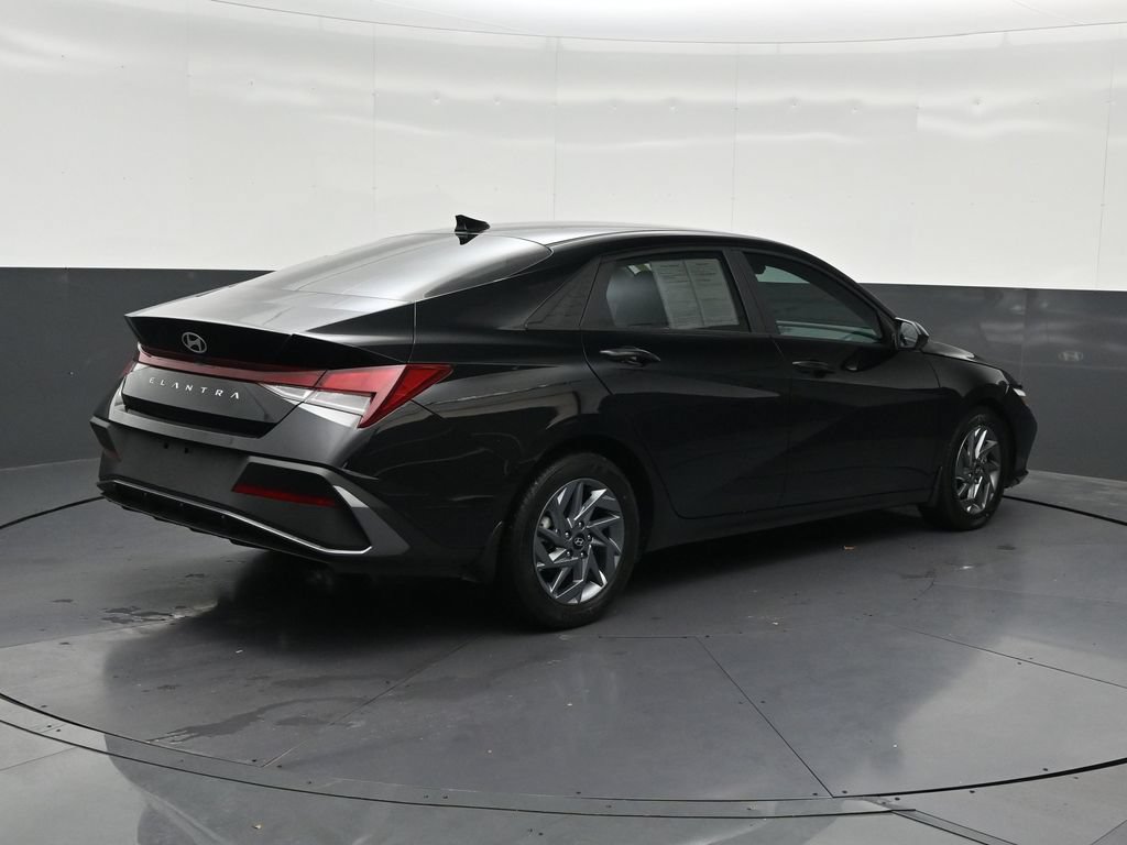 Used 2024 Hyundai Elantra SEL FWD image 5