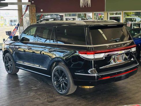 Used 2023 Lincoln Navigator Reserve w/ Monochromatic Package AWD/4WD image 14