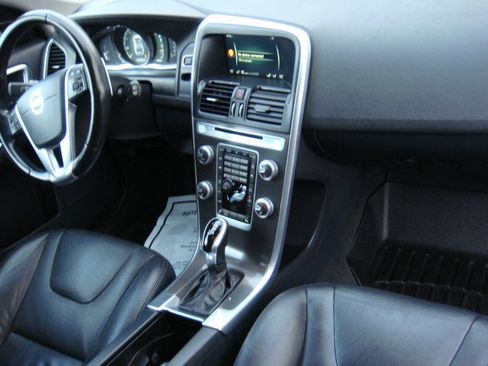 Used 2015 Volvo XC60 T6 AWD/4WD image 16