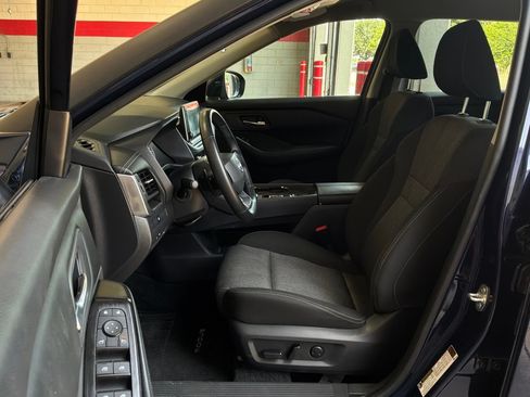 Used 2025 Nissan Rogue SV FWD image 10