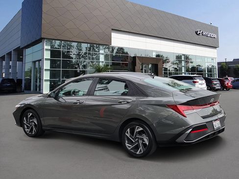 Used 2025 Hyundai Elantra SEL FWD image 4