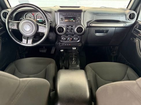 Used 2018 Jeep Wrangler Unlimited Sport S image 40