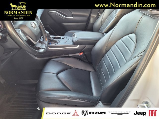 Used 2022 Toyota Highlander XLE FWD image 14