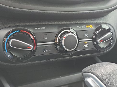 Used 2025 Kia Soul LX w/ LX Technology Package image 18