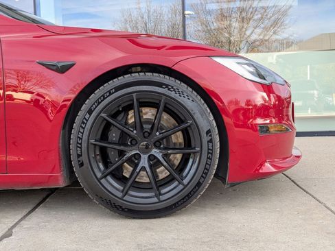 Used 2021 Tesla Model S Plaid image 10