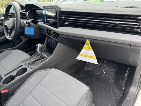 New 2025 Volkswagen Jetta SE image 11