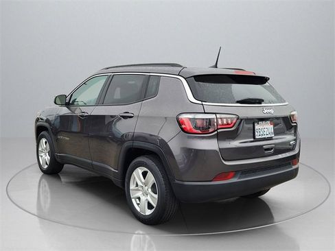 Used 2022 Jeep Compass Latitude image 5