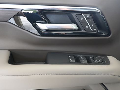 Used 2025 Chevrolet Tahoe LT w/ Comfort Package image 15