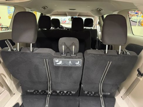 Used 2021 Chrysler Voyager L FWD image 25
