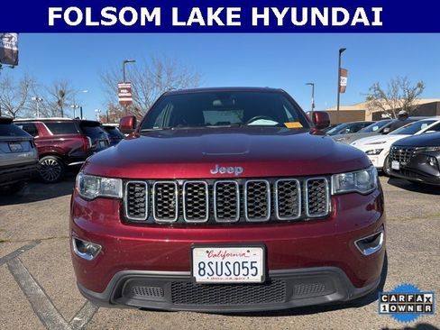 Used 2020 Jeep Grand Cherokee Laredo image 2