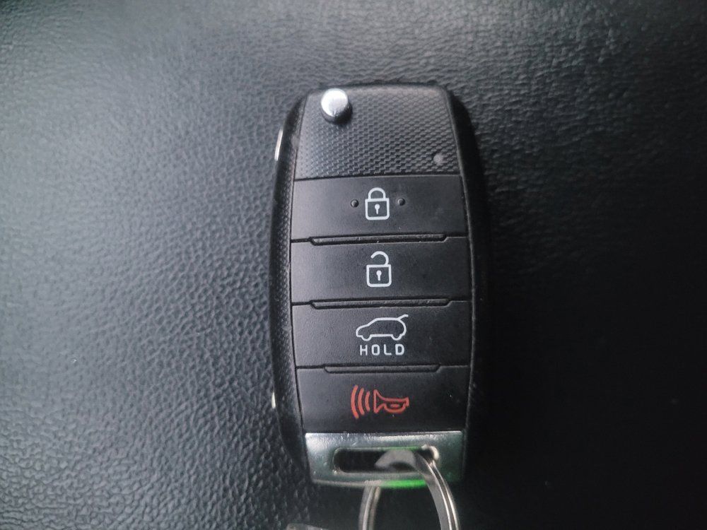 Used 2017 Kia Sorento FWD image 32