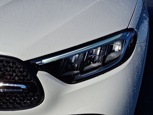 Certified 2025 Mercedes-Benz GLC 300 4MATIC image 8