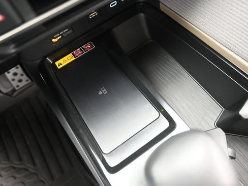 Used 2025 Toyota Camry SE w/ Convenience Package FWD image 35