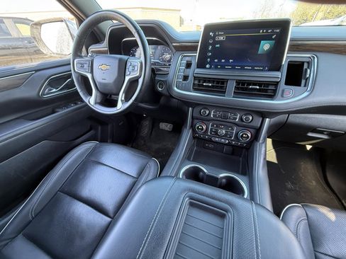 Used 2023 Chevrolet Suburban Premier image 3