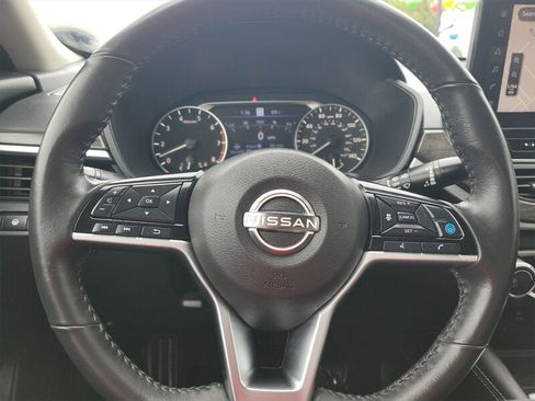 Used 2023 Nissan Altima 2.5 SV w/ SV Premium Package FWD image 16