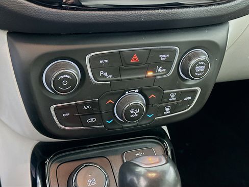 Used 2021 Jeep Compass Limited image 23