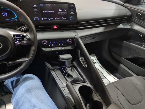 Certified 2025 Hyundai Elantra Sport FWD image 23