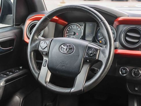 Used 2017 Toyota Tacoma TRD Sport image 14