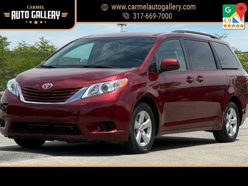 Used 2017 Toyota Sienna LE FWD image 1
