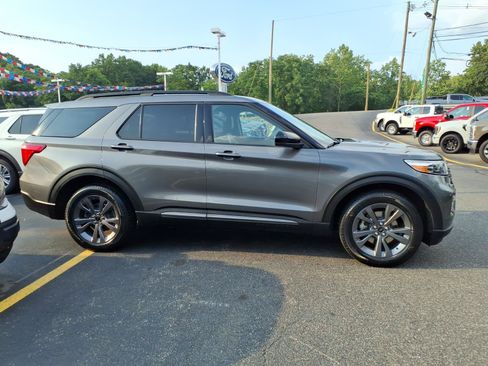 Certified 2023 Ford Explorer XLT w/ Equipment Group 202A AWD/4WD image 9
