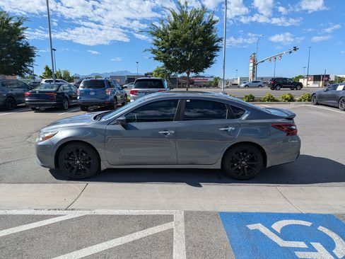 Used 2017 Nissan Altima 2.5 SR w/ Midnight Edition Package FWD image 9