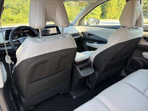 Certified 2023 Nissan Ariya AWD image 21