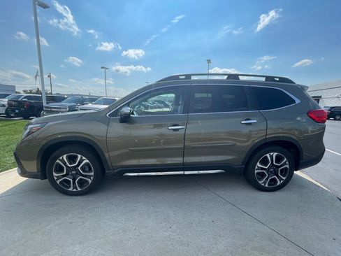 Used 2023 Subaru Ascent Touring AWD/4WD image 4