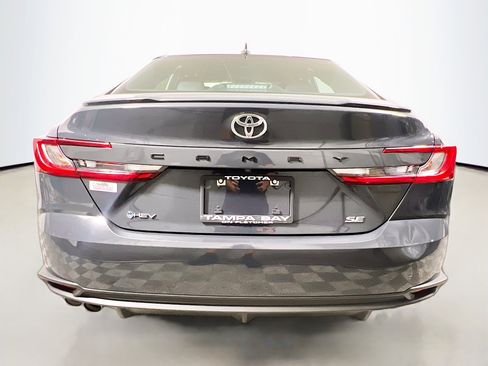 Used 2025 Toyota Camry SE w/ Convenience Package image 6