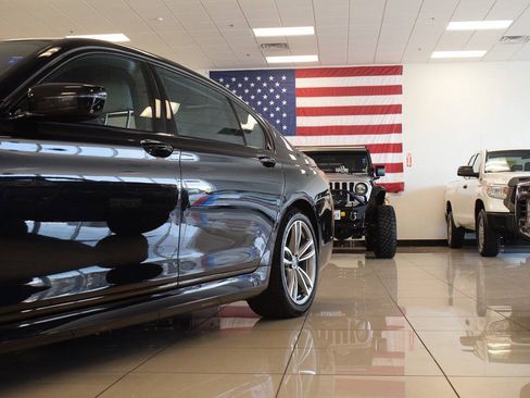Used 2017 BMW 740i RWD image 18