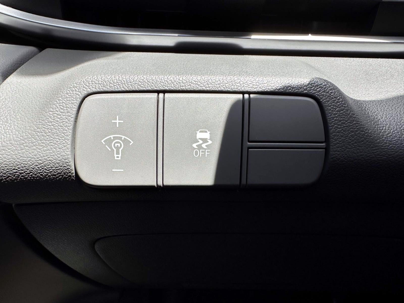 Used 2025 Hyundai Elantra Sport FWD image 15