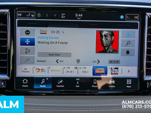 Used 2025 Chrysler Pacifica Limited image 47