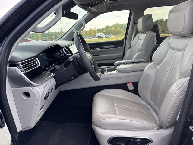 Used 2022 Jeep Wagoneer Series III w/ Premium Group I AWD/4WD image 9
