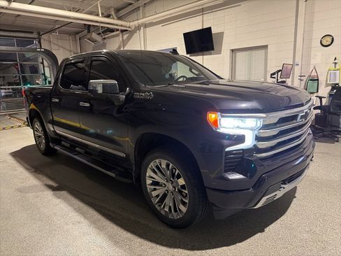 Used 2023 Chevrolet Silverado 1500 High Country w/ High Country Premium Package image 3