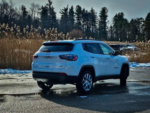 Certified 2024 Jeep Compass Latitude image 3