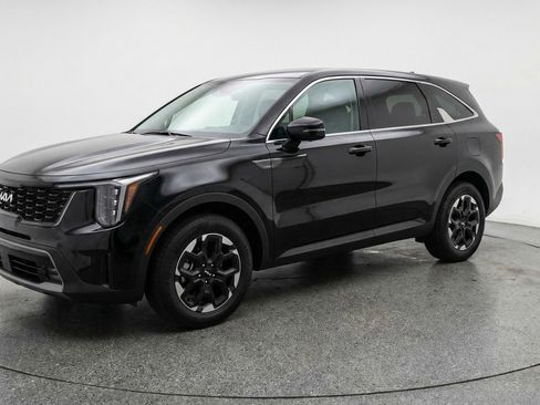 Used 2024 Kia Sorento S image 3
