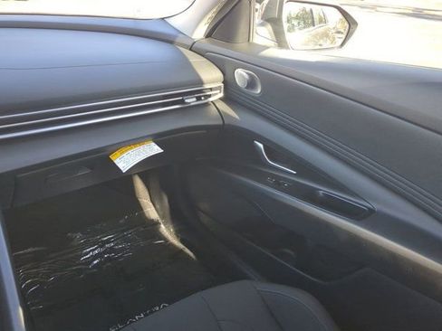 Used 2024 Hyundai Elantra SEL w/ Convenience Package image 15