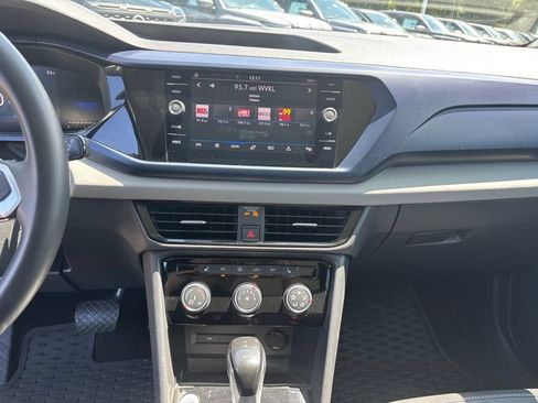 Used 2023 Volkswagen Taos SE w/ Panoramic Sunroof Package FWD image 11