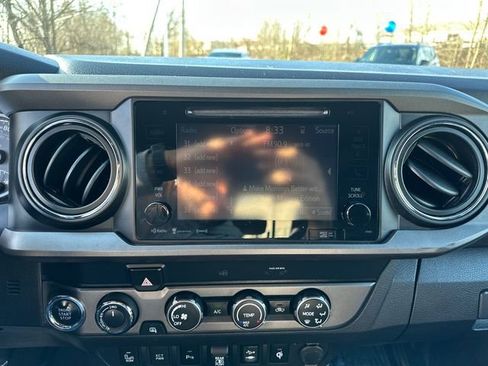 Used 2019 Toyota Tacoma TRD Sport w/ Technology Package image 34