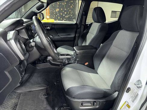 Certified 2022 Toyota Tacoma TRD Sport w/ Technology Package AWD/4WD image 15