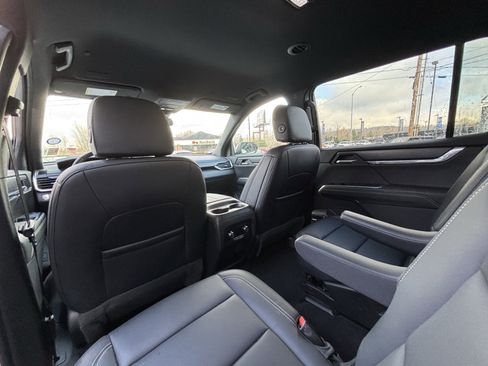 Used 2024 GMC Acadia Elevation image 22