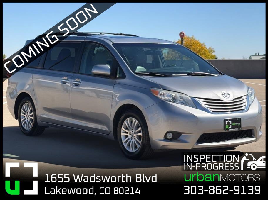 Used 2017 Toyota Sienna XLE w/ XLE Navigation Package FWD image 1