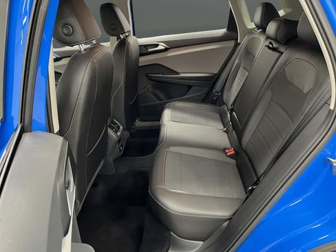 Used 2023 Volkswagen Taos SE w/ Black Wheel Package image 27