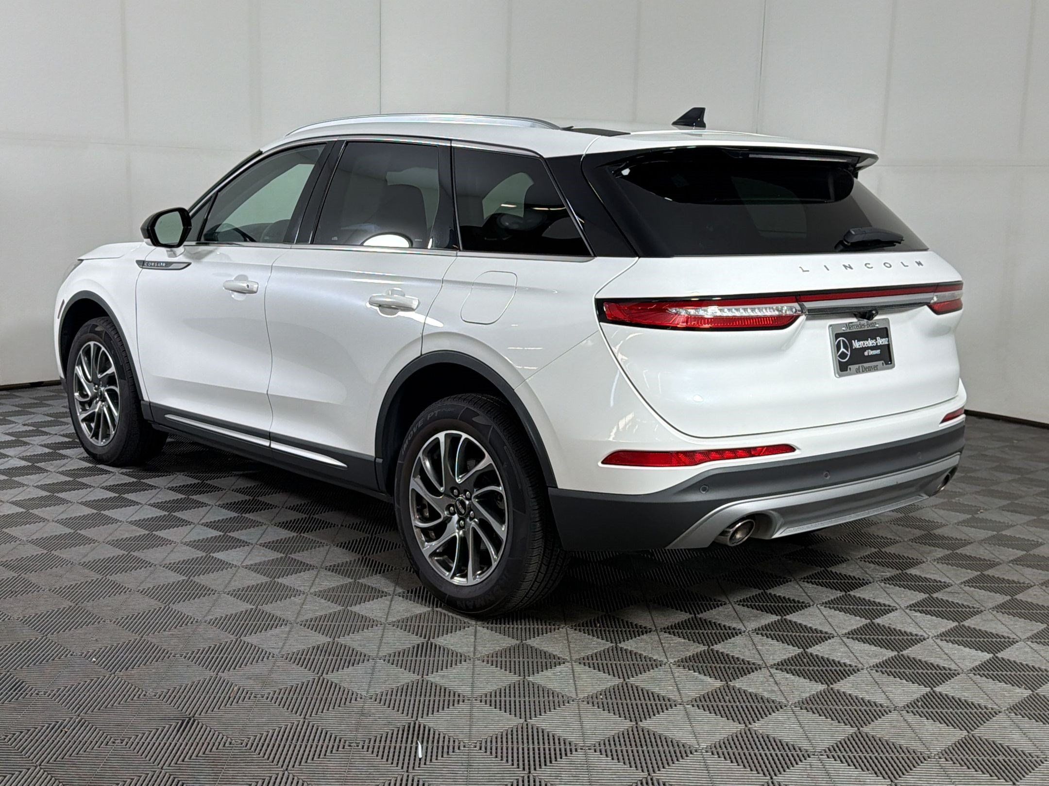 Used 2022 Lincoln Corsair AWD w/ Equipment Group 101A image 3