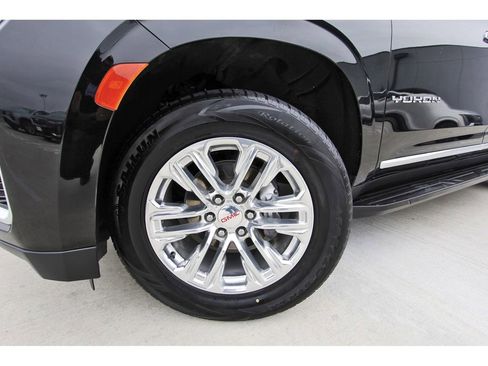 Used 2023 GMC Yukon XL SLT image 31