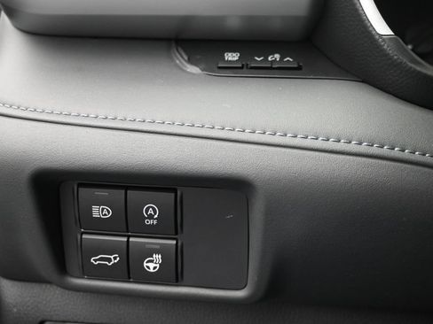 Used 2023 Toyota Highlander L AWD/4WD image 16