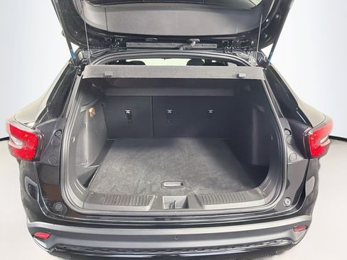Used 2024 Chevrolet Trax RS w/ Sunroof Package FWD image 31