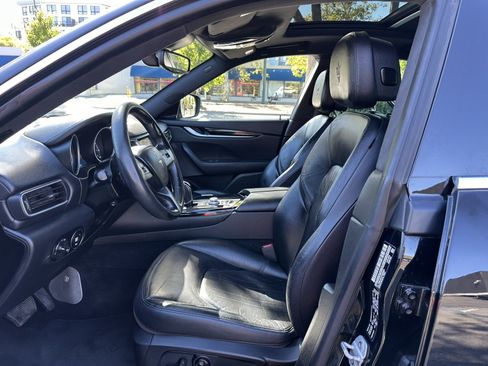 Used 2018 Maserati Levante AWD/4WD image 18