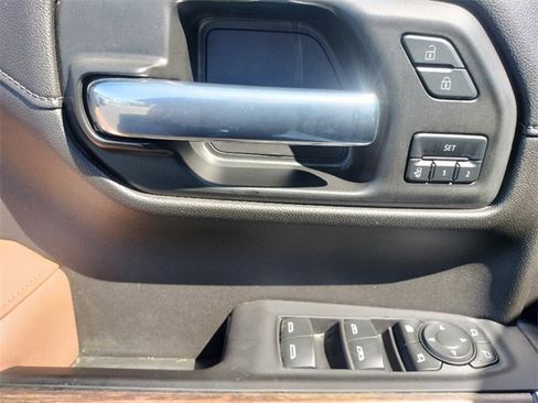Used 2022 Chevrolet Silverado 1500 High Country image 36