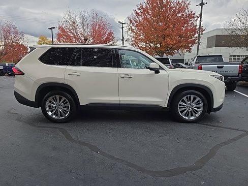 Used 2024 Toyota Grand Highlander Platinum image 9