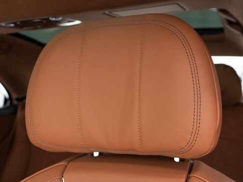 Used 2025 Bentley Flying Spur Plug-In Hybrid AWD/4WD image 17